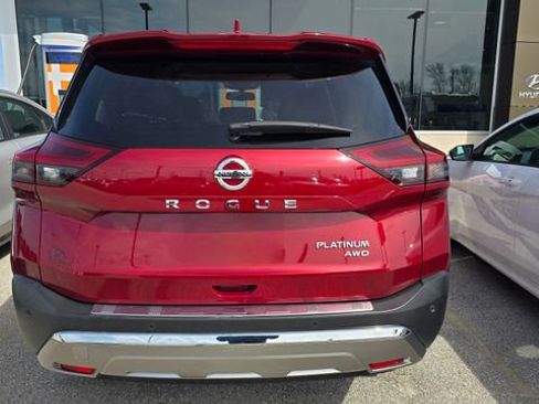 Used 2021 Nissan Rogue Platinum image 8