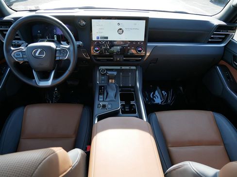 Used 2024 Lexus GX 550 w/ Cold Area Package AWD/4WD image 14