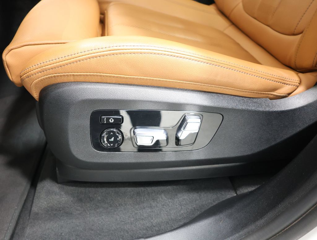 Used 2022 BMW X5 sDrive40i w/ M Sport Package RWD image 14