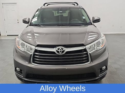 Used 2016 Toyota Highlander XLE FWD image 3