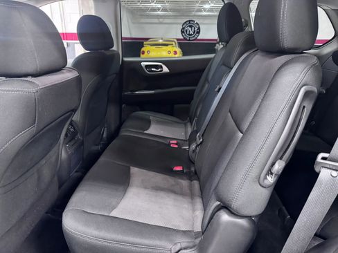 Used 2017 Nissan Pathfinder SV image 30