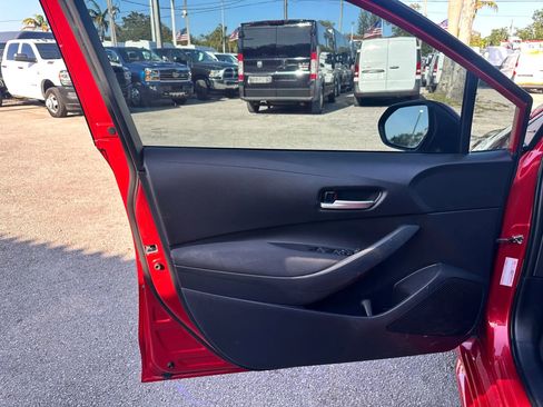 Used 2021 Toyota Corolla LE image 10