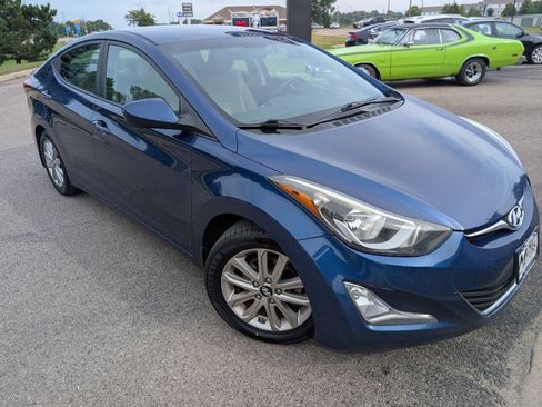 Used 2015 Hyundai Elantra SE w/ Option Group 02 FWD image 3