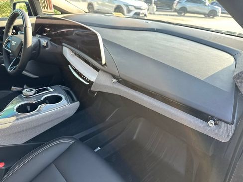 Certified 2025 Cadillac Optiq Sport 1 w/ LPO, Floor Liner Package AWD/4WD image 42