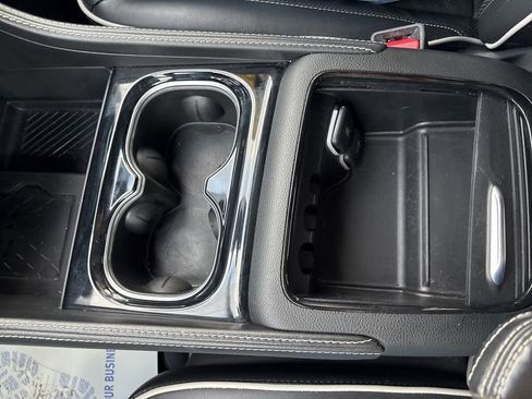 Used 2025 Chrysler Pacifica Limited image 38