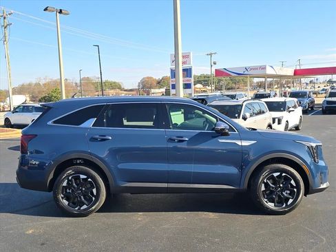 New 2026 Kia Sorento S image 2