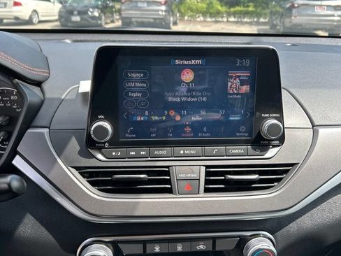 Used 2025 Nissan Altima 2.5 SR FWD image 13