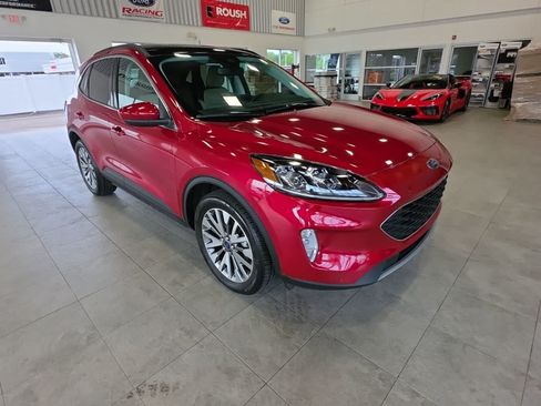 Used 2022 Ford Escape Titanium AWD/4WD image 5