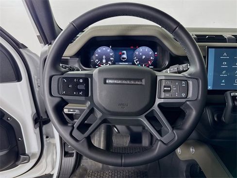 Used 2025 Land Rover Defender 110 S image 12