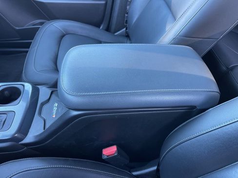 Used 2021 Chevrolet Colorado Z71 w/ Safety Package image 14