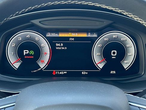 Used 2023 Audi Q8 Premium image 25