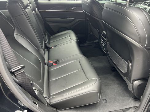 Used 2025 Jeep Grand Cherokee Limited w/ Black Appearance Package AWD/4WD image 19
