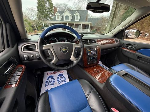 Used 2013 Chevrolet Avalanche LTZ image 50