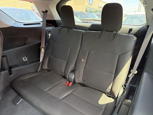 Used 2023 Ford Explorer XLT AWD/4WD image 25