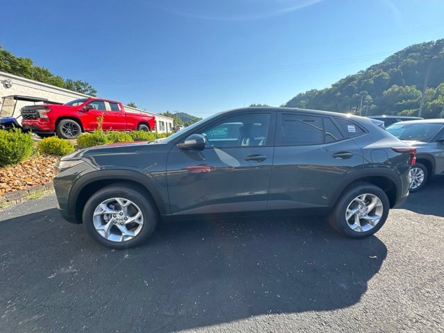 New 2026 Chevrolet Trax LS w/ LS Convenience Package FWD image 4