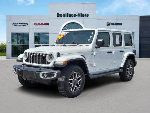 Used 2024 Jeep Wrangler Unlimited Sahara w/ Technology Group AWD/4WD image 3