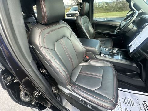 Used 2024 Ford Expedition Limited image 32