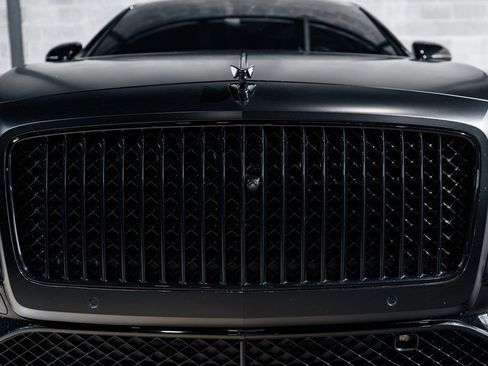 Used 2022 Bentley Flying Spur Plug-In Hybrid image 35