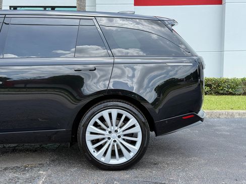 Used 2025 Land Rover Range Rover Long Wheelbase SE AWD/4WD image 14
