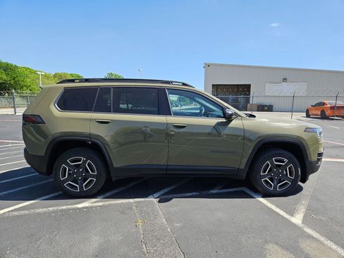 New 2026 Jeep Cherokee Laredo AWD/4WD image 6