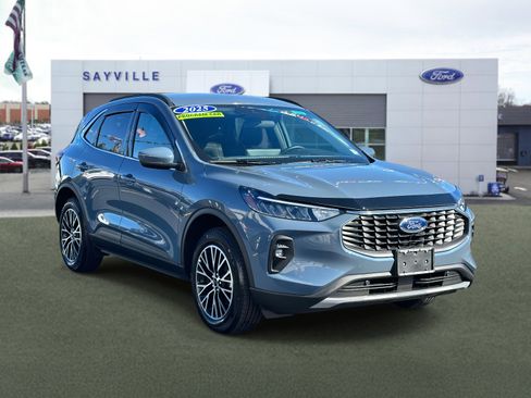 Used 2025 Ford Escape SE image 6