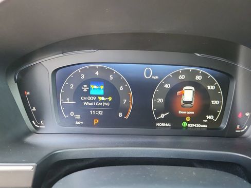 Used 2025 Honda Pilot Elite image 21