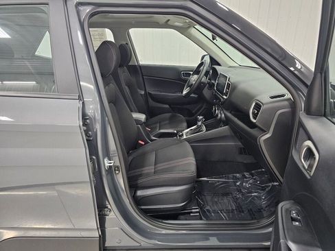 Used 2025 Hyundai Venue SEL FWD image 17