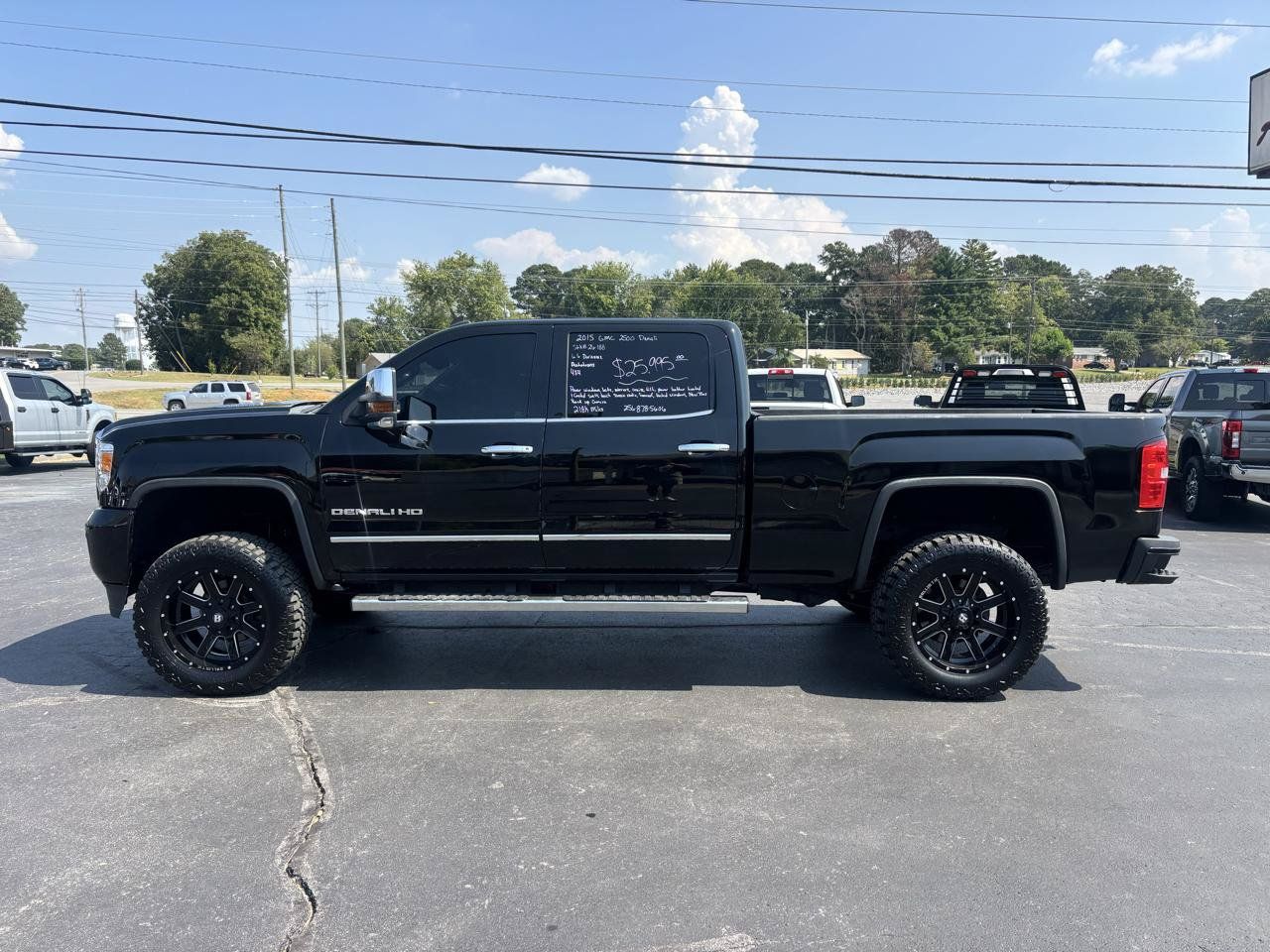 Used 2015 GMC Sierra 2500 Denali w/ Duramax Plus Package AWD/4WD image 9