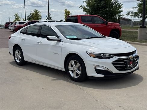 Used 2024 Chevrolet Malibu LS w/ Driver Confidence Package FWD image 3