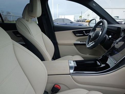 Used 2024 Mercedes-Benz GLC 300 4MATIC image 10