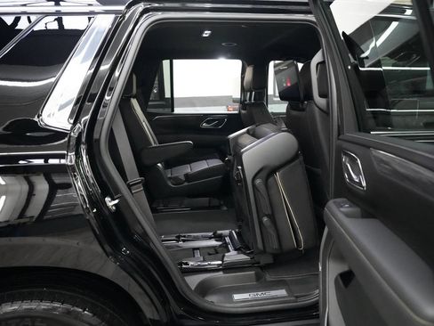 Used 2024 GMC Yukon SLT w/ SLT Luxury Package AWD/4WD image 34
