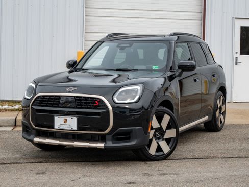 Used 2025 MINI Cooper Countryman S w/ Comfort Package Max image 1