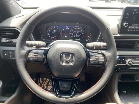 Used 2025 Honda Pilot Black Edition image 25