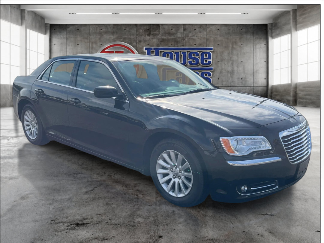 Used 2014 Chrysler 300 w/ Driver Convenience Group RWD image 3