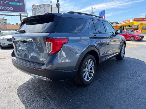 Used 2021 Ford Explorer XLT w/ Equipment Group 202A image 6