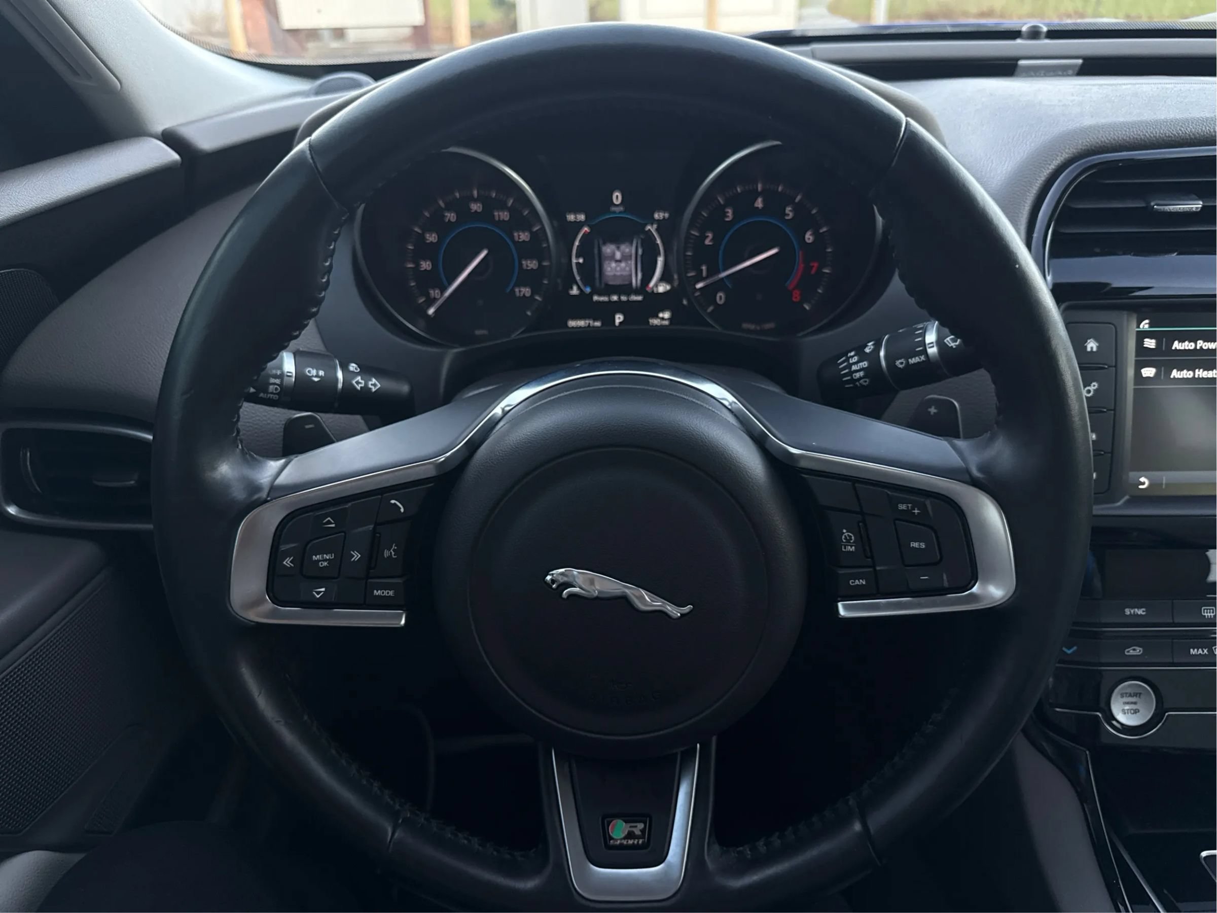 Used 2017 Jaguar XE Premium RWD image 38