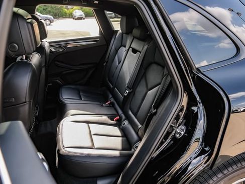 Used 2025 Porsche Macan AWD/4WD image 48