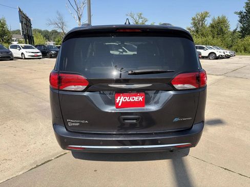 Used 2019 Chrysler Pacifica Touring-L FWD image 7