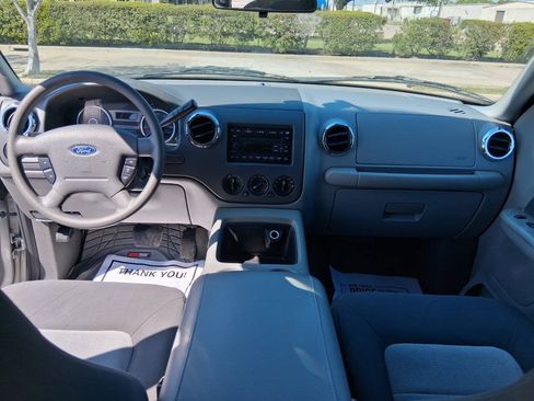 Used 2006 Ford Expedition XLT RWD image 12