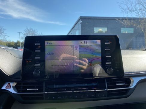 Used 2021 Toyota Sienna Limited image 72