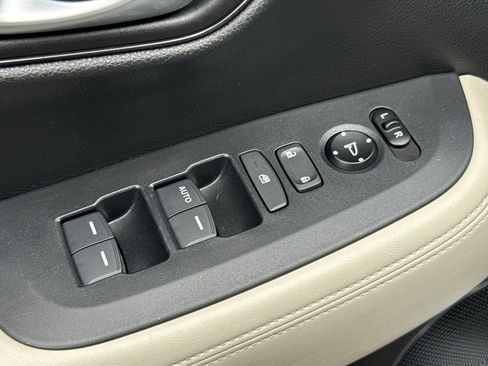 Used 2023 Honda HR-V LX image 13