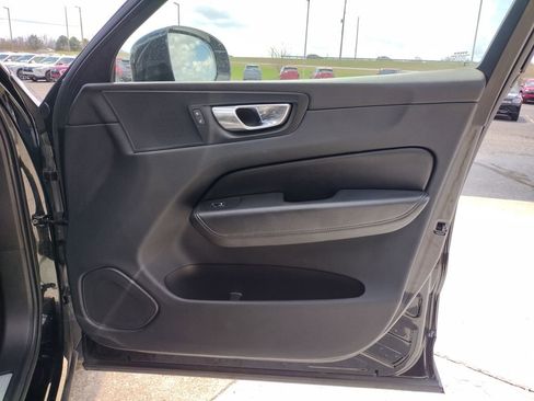 Used 2023 Volvo XC60 B5 Core image 21