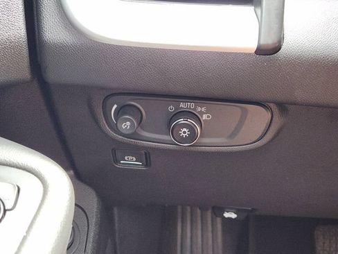 Used 2023 GMC Terrain SLE w/ Driver Convenience Package FWD image 23