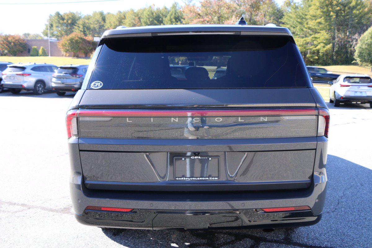 Used 2025 Lincoln Navigator Black Label AWD/4WD image 4