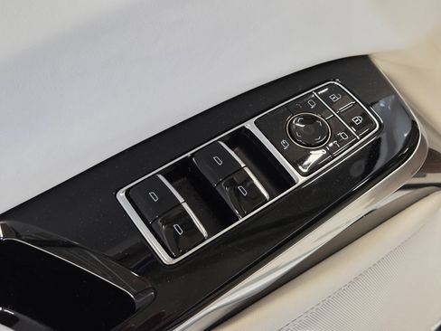 Used 2025 Cadillac Escalade ESV Sport Platinum AWD/4WD image 16