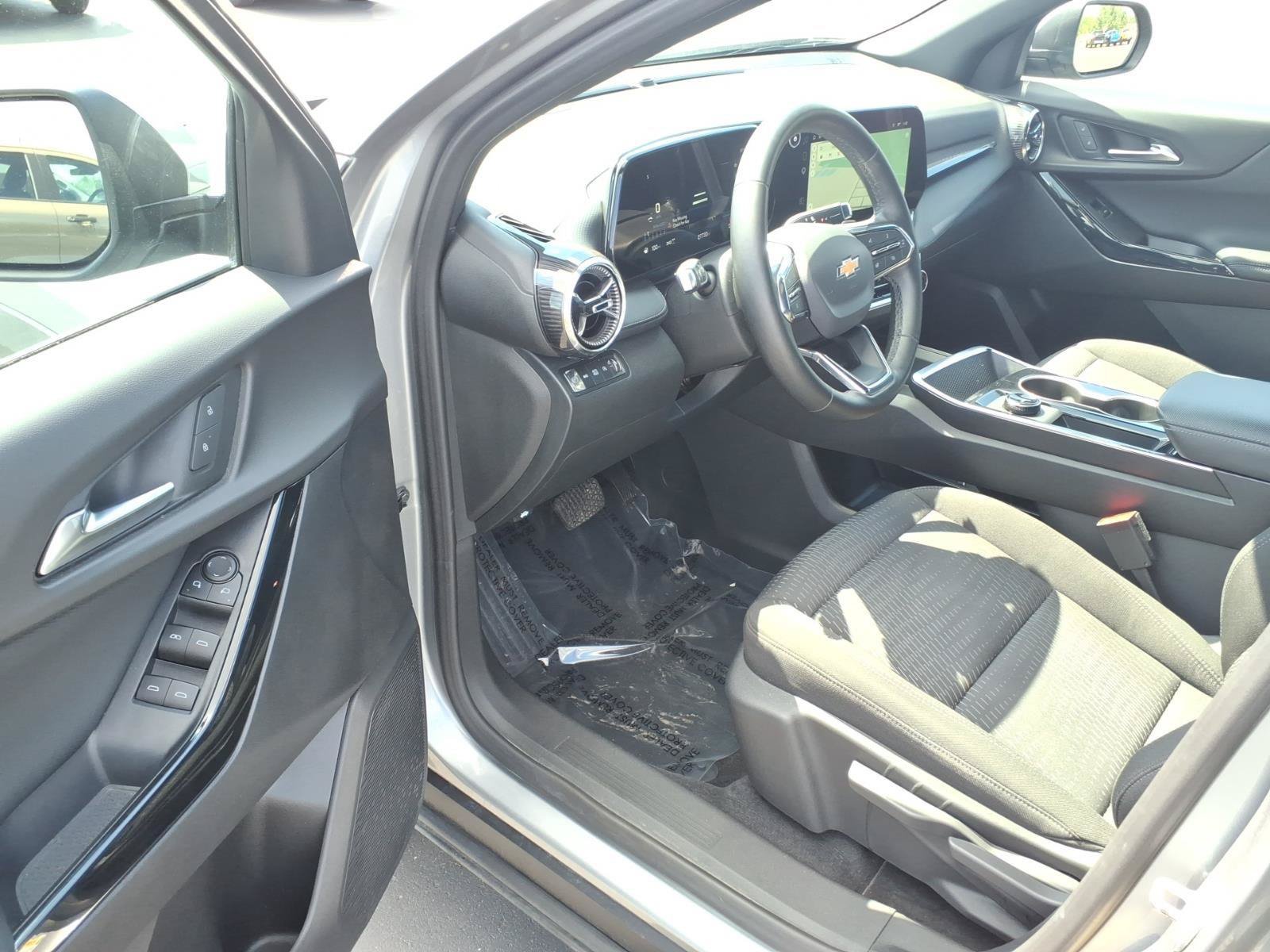 Used 2026 Chevrolet Equinox LT AWD/4WD image 10