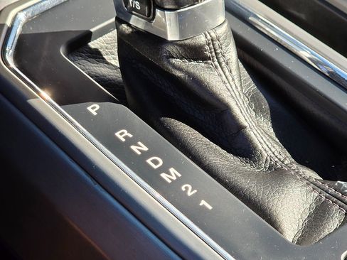 Used 2015 Ford F150 Platinum w/ Equipment Group 701A Luxury image 46