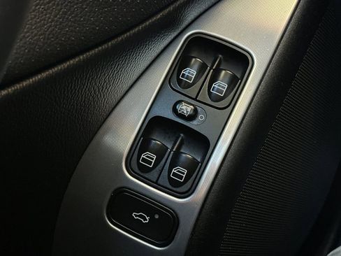 Used 2006 Mercedes-Benz C 230 Sedan image 12