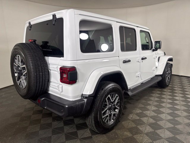 Used 2026 Jeep Wrangler Unlimited Sahara AWD/4WD image 3
