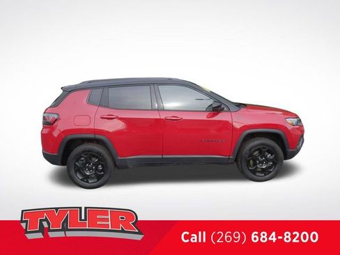Used 2023 Jeep Compass Trailhawk w/ Trailhawk Elite Group AWD/4WD image 9